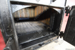 Колосниковая топка отопительного котла комбинированного